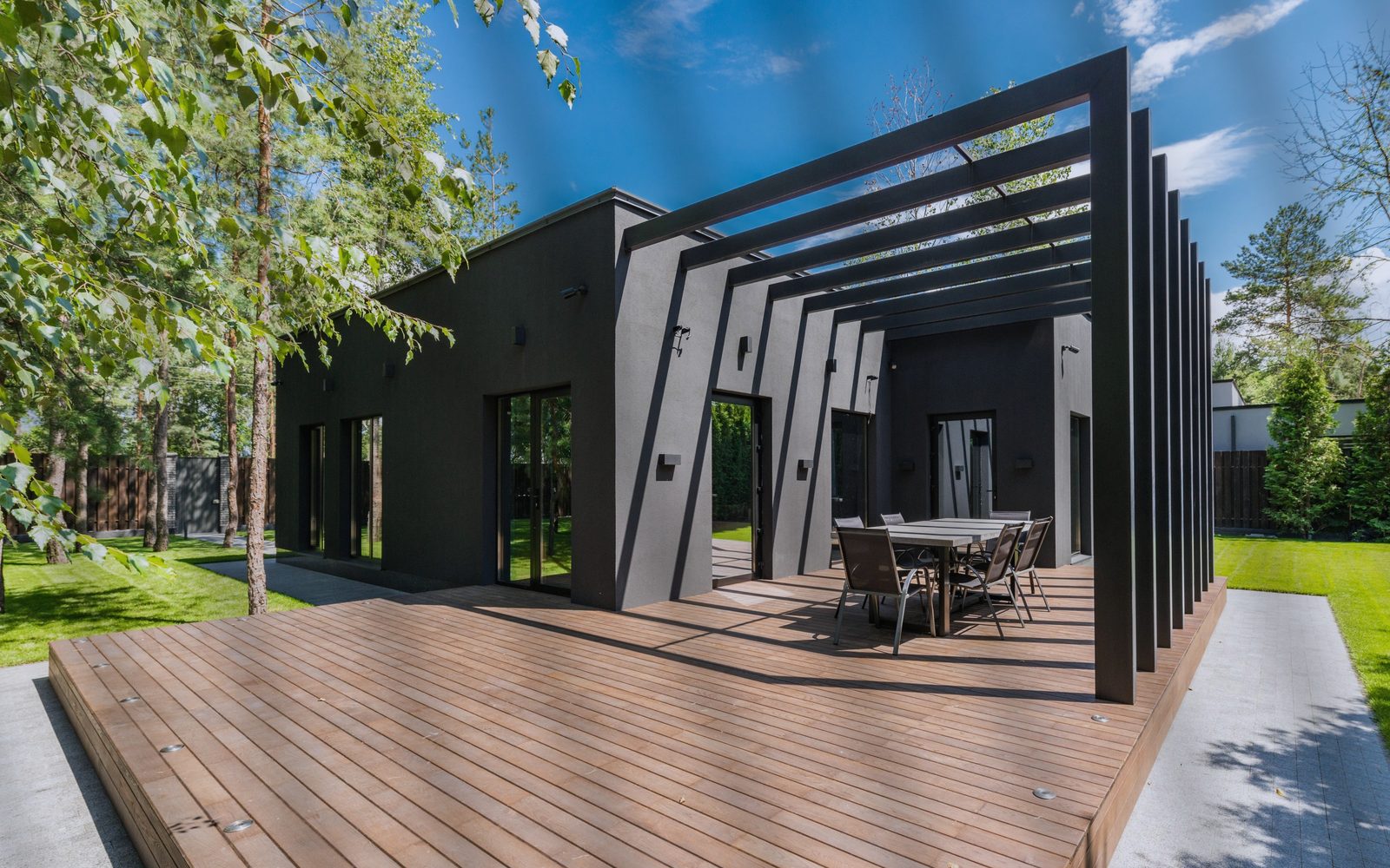 Terraza con pérgola de protección solar: en sombra, sin calor ni deslumbramiento