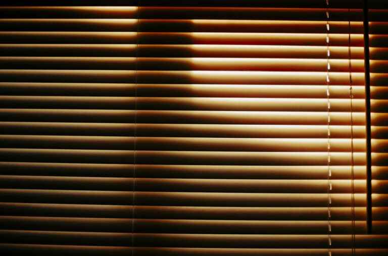 Láminas solares en ventanas de doble cristal: lo que debes saber antes de instalarlas