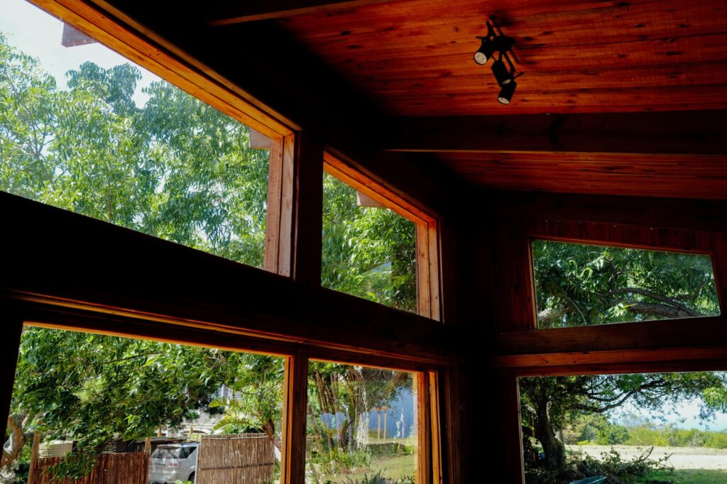 Cómo funcionan las láminas solares para ventanas: guía completa